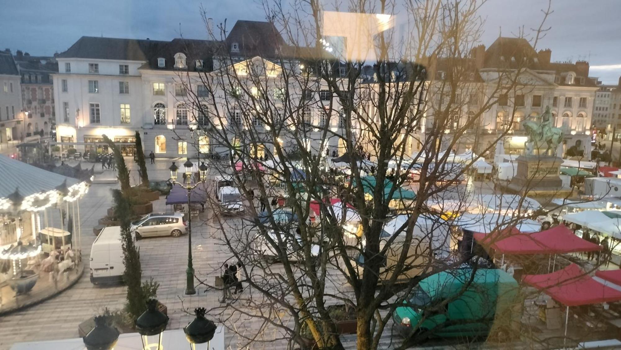 Appartement Avec Belle Vue Sur La Place Du Martroi Orléans Exterior foto